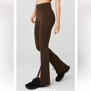 ALO Yoga Airbrush High-Waist Flutter Legging in brown